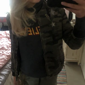 Zara jacka - Jacka från zara med coola detaljer, perfekt till sommaren🔥🔥