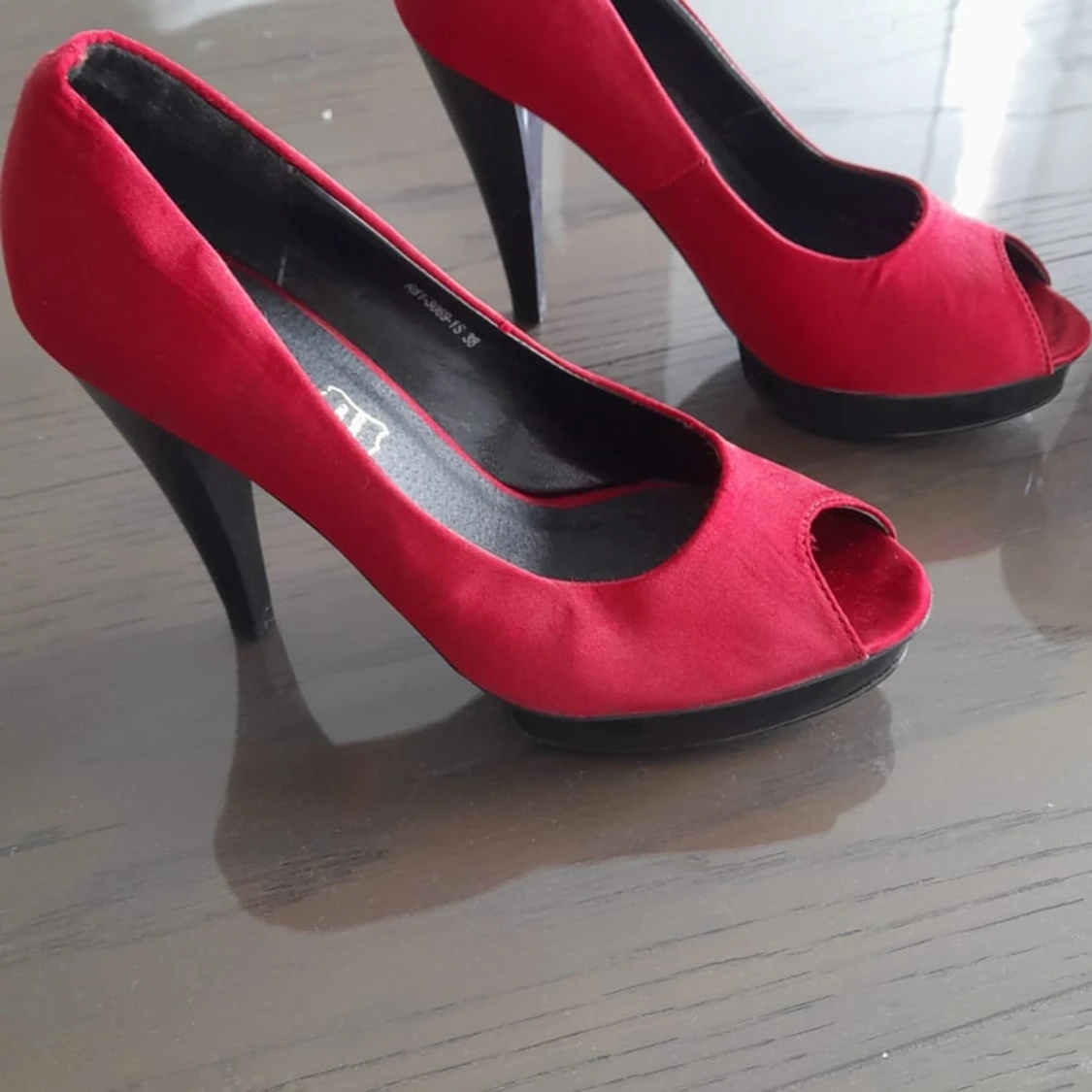 Högklacka skor - 91