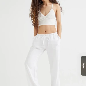 Linnebyxor Hm - säljer dessa JÄTTE fina linnebyxor! de är aldrig använda (har prislappen kvar). säljer då jag redan har ett par. Skriv till mig för frågor eller för fler bilder! Frakt tillkommer & är flera intresserade blir de budgivning!