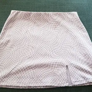 En lila pull and bear kjol som jag köpte förra året men som endast användes max 3 gånger💞