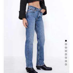 Säljer mina Zara Mid Rise Straight Jeans som inte säljs längre. Storlek 38. Då dom är för små tyvärr😕köparen står för frakt🥰Vid fler intressen blir det budgivning💕Lånad bild