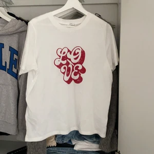 Mango. Tröja - Fin tröja ifrån. Mango helt ny  tog bara av. Lapparna från den väldigt snygg och fin