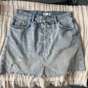 Jeanskjol   - Jeanskjol från ginatricot strl 40 