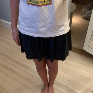 Skinnkjol!! - Från zara barnavdelningen i storlek 14 år, men passar xs-s, stretchig i midjan!!