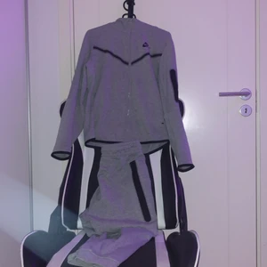 147-158 - Säljer min Nike tech säljer vid högt bud