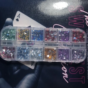 Nagel glitter - Nail charms. Säljer pga de kommer inte till användning. 
