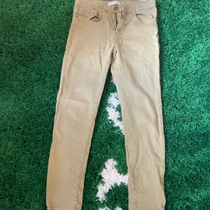 Gröna finbyxor - Bra skick, skriv vid frågor!