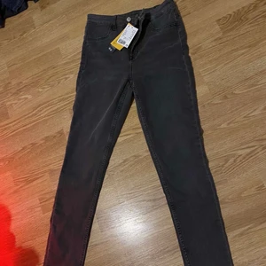 Jeans  - Jeans från h&m, aldrig använda 