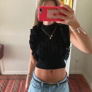 Zara topp - Säljer denna jötte snygga slutsålda o jätte populära topp från zara som inte sälja löngre då den inte kommer till användning 💘