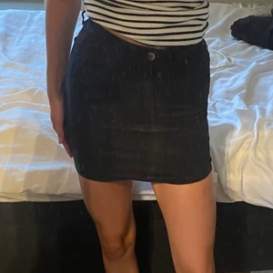 Svart kjol - Bra skick 