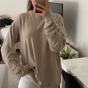 H&M kashmir tröja  - Knappt använd 100% kashmir tröja från H&M.