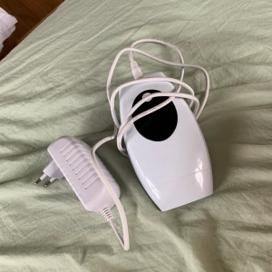 Hårborttagning, hemma kit  - Lasermaskin som får håret att försvinna desto mer man använder den. Förpackning är tyvärr borta men maskinen fungerar superbra. Använd 1 gång men inte haft ork. Köpt för 699 på rea säljer för 350kr
