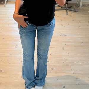 Jeans - Lågmidjade jeans från Ltb  Midjemått: 86  Innerbenslängd: 78