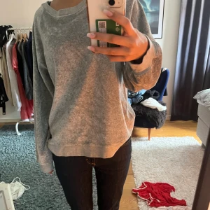 Långärmad tröja - Super fin långärmad tröja i som sammet tyg 💖💖