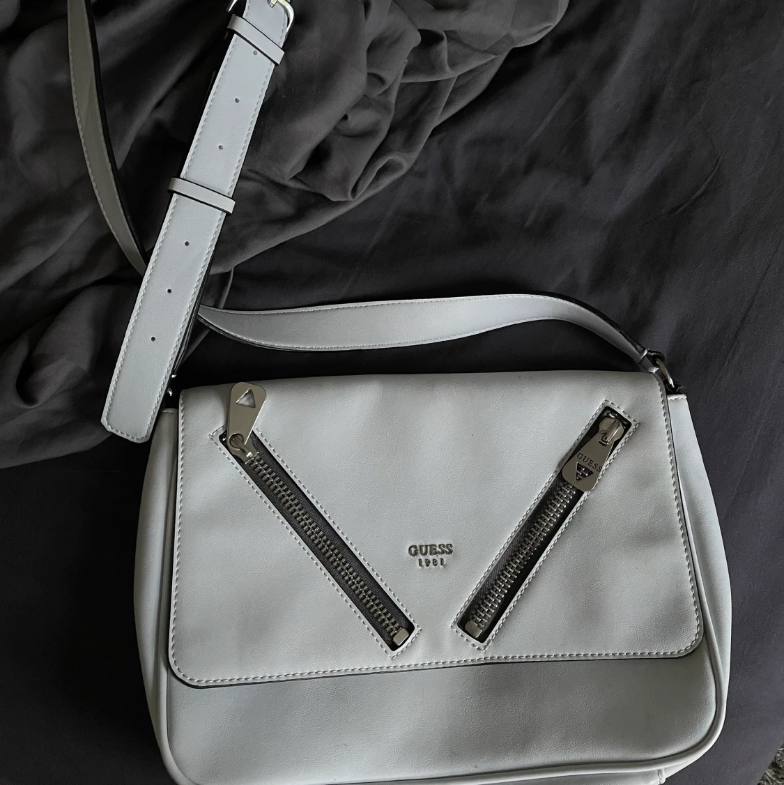 Fin blå guess väska  - 25