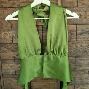 Haltertopp - Grön topp med halterneck 