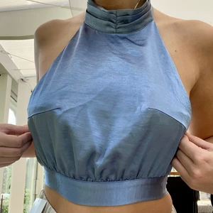 Oanvänd topp från glamorous  - Fin topp med sjuk rygg i siden ❤️‍🔥