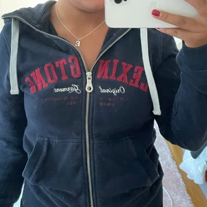 Lexingtonkofta - Jättefin kofta från lexington. Jättefint skick. Säljer då den inte kommer till användning. 