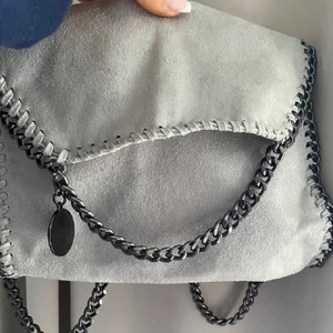 Stella McCartney - Söt väska som inte kommer till användning. Fin nu till hösten!