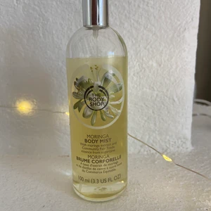 Bodymist  - Bodymist i doften moringa från The Body shop🥰