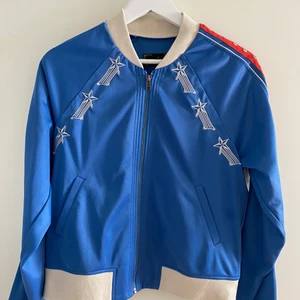 JACKA FRÅN NONSENSE - Jacka från nonsense. Jackan är i fint skick och är köpt för 1500kr🥰 Säljer för 650kr