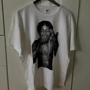 Jättehäftig Lil Wayne T-shirt i stl XL! Sitter väldigt löst!!