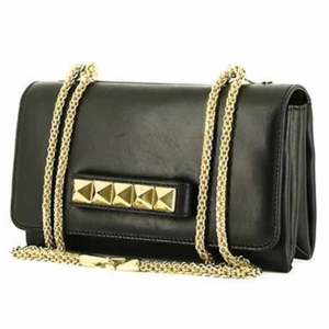 Valentino garavani nitar väska vavavoom - Super fin vavavoom väska från valentino garavani som jag inte använder så mycket längre! Super fint skick korten som kom med väskan följer med, spklart äkta! Bara att skriva vid frågor eller fler bilder!❤️