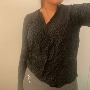 BLUS - Leopard blus från prepair storlek XS men passar mig med S också.  