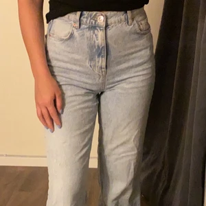 Jeans - Säljer ett par ljusblå jeans från Gina💕