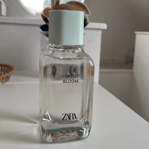Parfym - Parfym från zara typ aldrig använt. De e en söt lukt som luktar väldigt gott. Säljer den för ja inte använt den och har väldigt många parfymer 