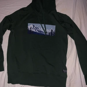 Norrlands huvtröja  - Mörkgrön Norrland huvtröja