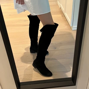 Billi Bi boots - Bekväma och snygga boots/stövlar i mocka från Billi Bi i storlek 38! Passar till både klänning och över byxor🖤🖤 Köpta för ca 2000!