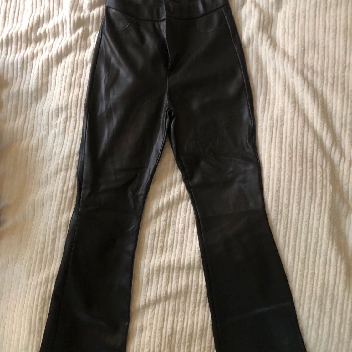 Utsvängda skinnbyxor Zara - 90