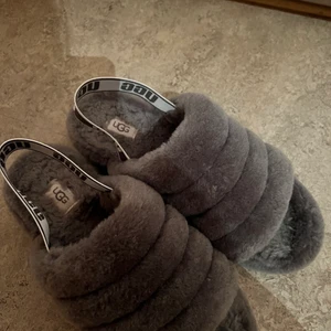 Ugg tofflor - Sparsamt använda, nyskick i princip och endast använda inomhus. ÄKTA! Passar 39-41