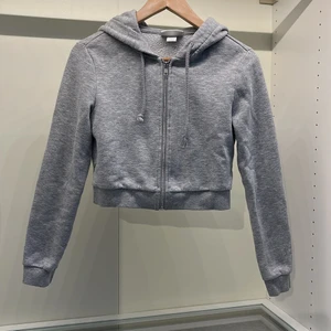 Croppad ziphoodie - Bra skick.