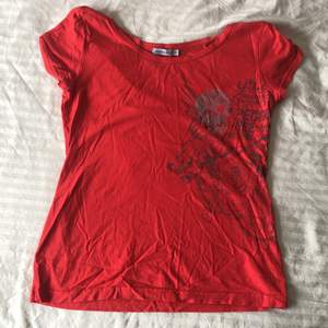 Cool mönstrad T-Shirt från Marmalade. Storlek M. Kan mötas upp i stockholm. 🎸🧛🏻🕸🥀