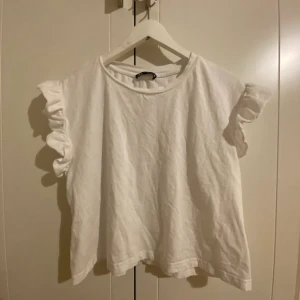 Topp - Topp från Zara, nytt skick Köparen står för frakt, storlek M men sitter bra på S