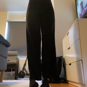 kostymbyxor  - kostymbyxor från bikbok storlek S som tyvärr e för korta för mig som är 175 cm