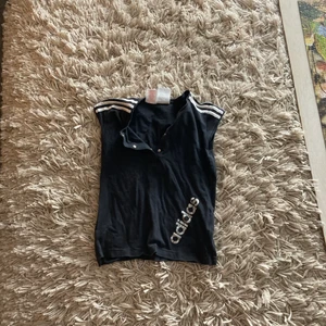 Adidas topp - Adidas topp/t-shirt 