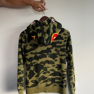 BAPE HOODIE (green camo) - Äkta köpt på bapes egna hemsida  Storlek XS
