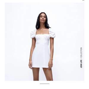 Vita populära slutsålda klännningen från zara. Strl S. Nypris:395  Köp direkt för 250+frakt