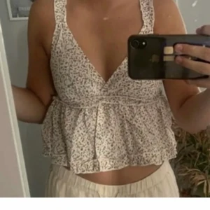 Shein topp - ( Lånad Bild)  Shein topp. Gott skick🤍🤍🤍