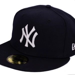 Keps - Säljer min fina keps! Kommer tyvärr inte till användning längre. Köpte för 450kr och säljer för 200kr