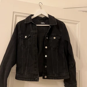Jeansjacka Zara, XS-M - Storlek M. Frakt tillkommer! 💛