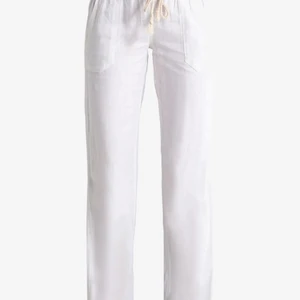 Roxy linnebyxor! - SÄLJER ENDAST VID BRA BUD!🫶🏻Säljer mina fina roxy linnebyxor då jag vill köpa andra kläder ist. Super fina och köpta för inte alls längesedan!