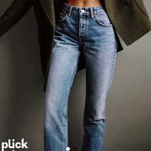 Mina favorit jeans ifrån zara! De är i storlek 36 och säljer eftersom jag beställde två storlekar och en annan passade bättre. Detta var några månader sedan & jag hann  aldrig lämna tillbaka de i tid, och därför säljer jag! Super fina,testade 1gång💕 
