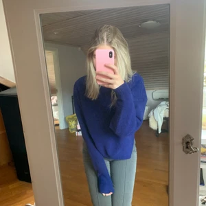 Zara tröja - Populär tröja från zara i en magisk blå färg. Knappt använd och är i storlek s. Köparen står för frakten❤️