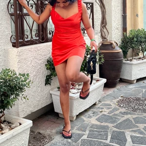 Orange satin klänning  - Super snygg satin klänning som är använd en kväll 