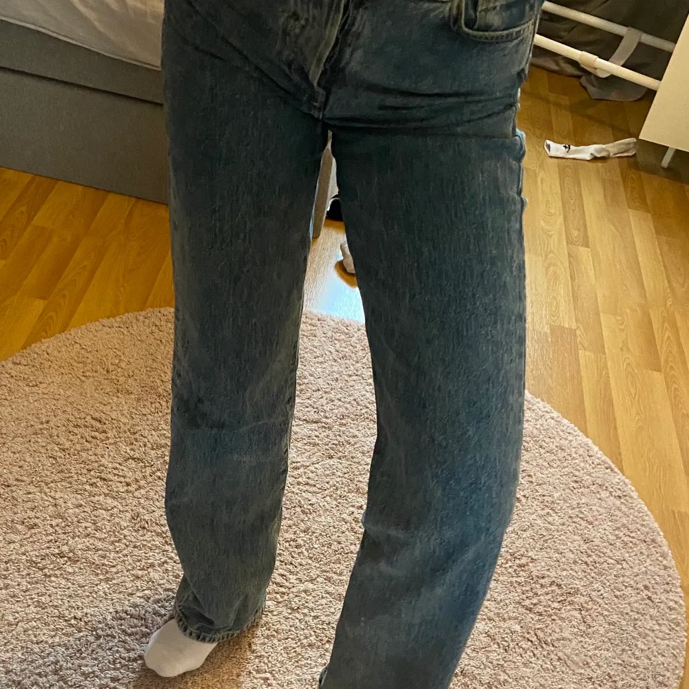 Jag är 167 och dom är ganska långa på mig. . Jeans & Byxor.