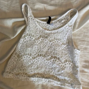 Linne från h&m stl 34 - Linne från h&m i stl 34. Köparen står för frakt och betalning sker via Swish 🤗